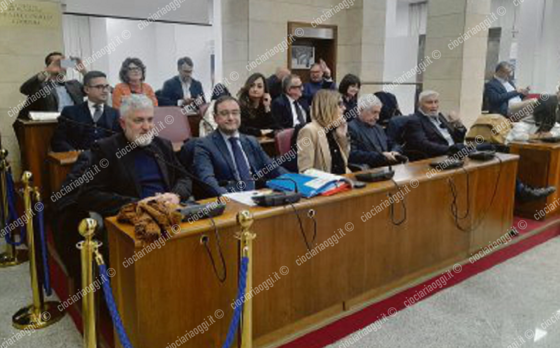 Consiglio, giri di valzer nel caos 