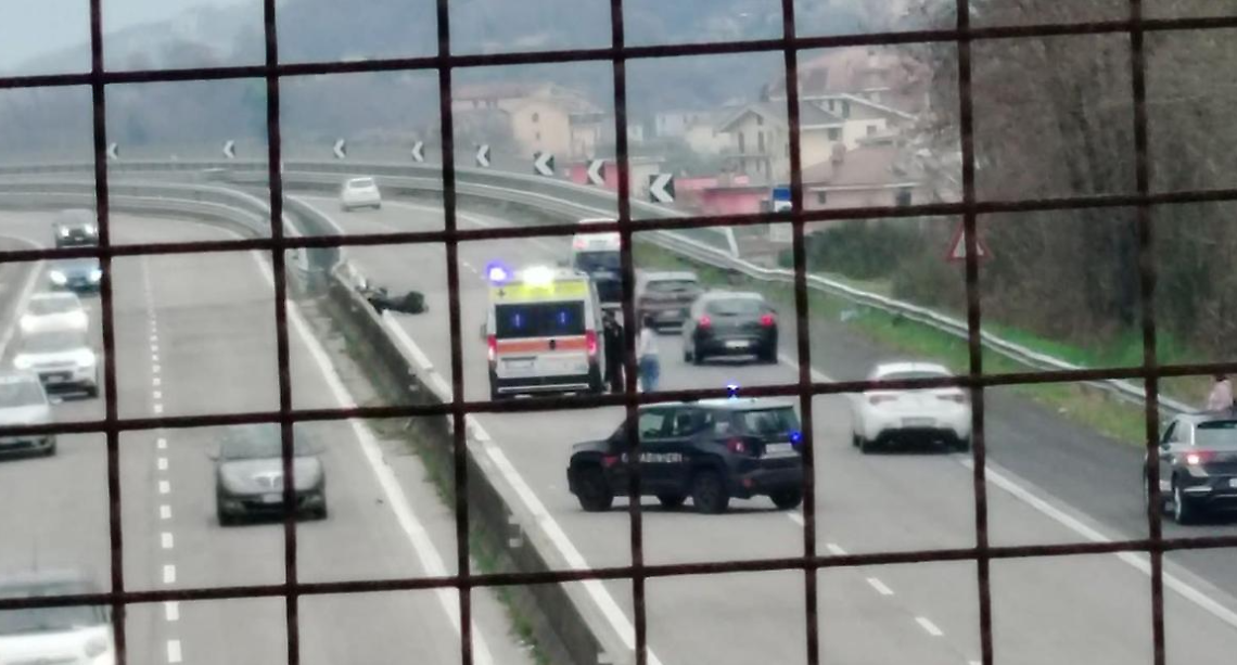 Accusa un malore mentre &egrave; in moto: sessantacinquenne soccorso sulla superstrada