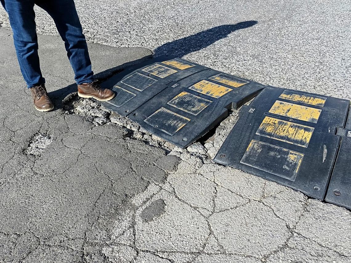 Dissuasori rotti, rumori assordanti in contrada San Bartolomeo