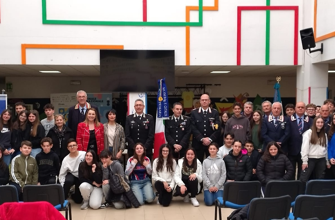 I carabinieri in visita all'istituto "Egnazio Danti"
