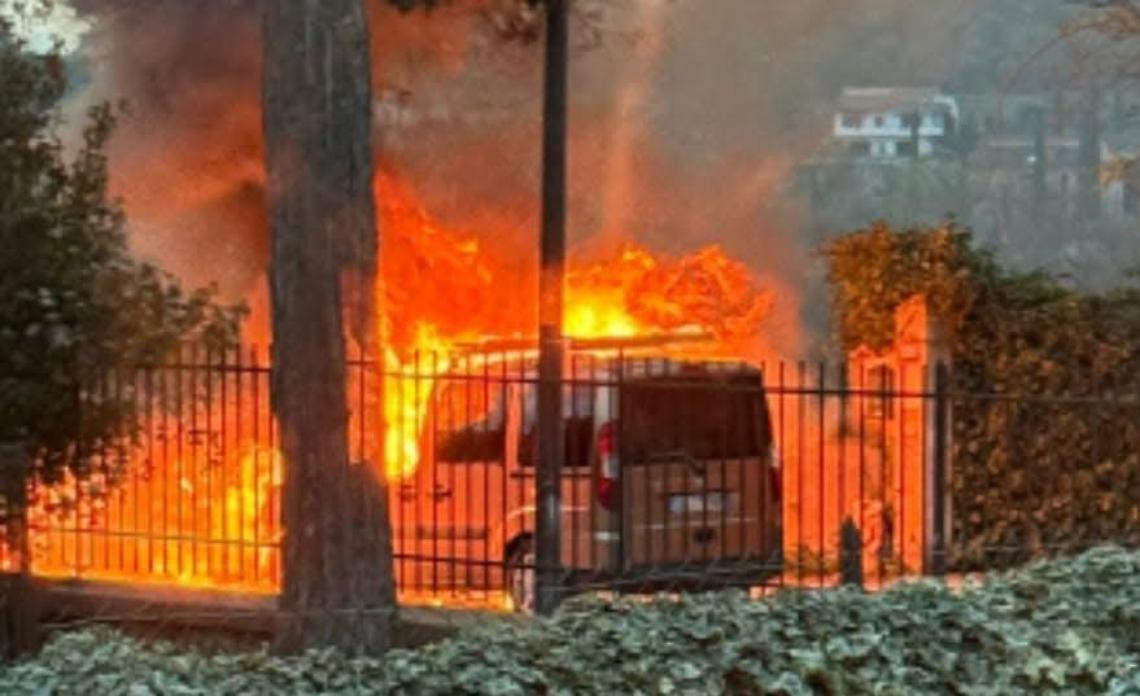 Fiorino avvolto dalle fiamme: paura in localit&agrave; Carnello 