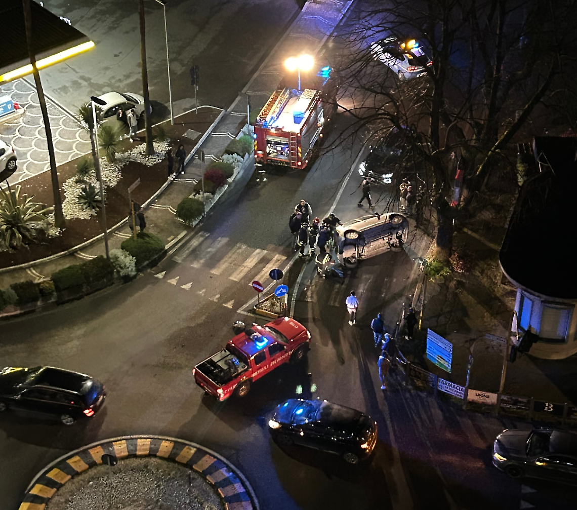 Incidente a De Matthaeis. Un'auto si ribalta