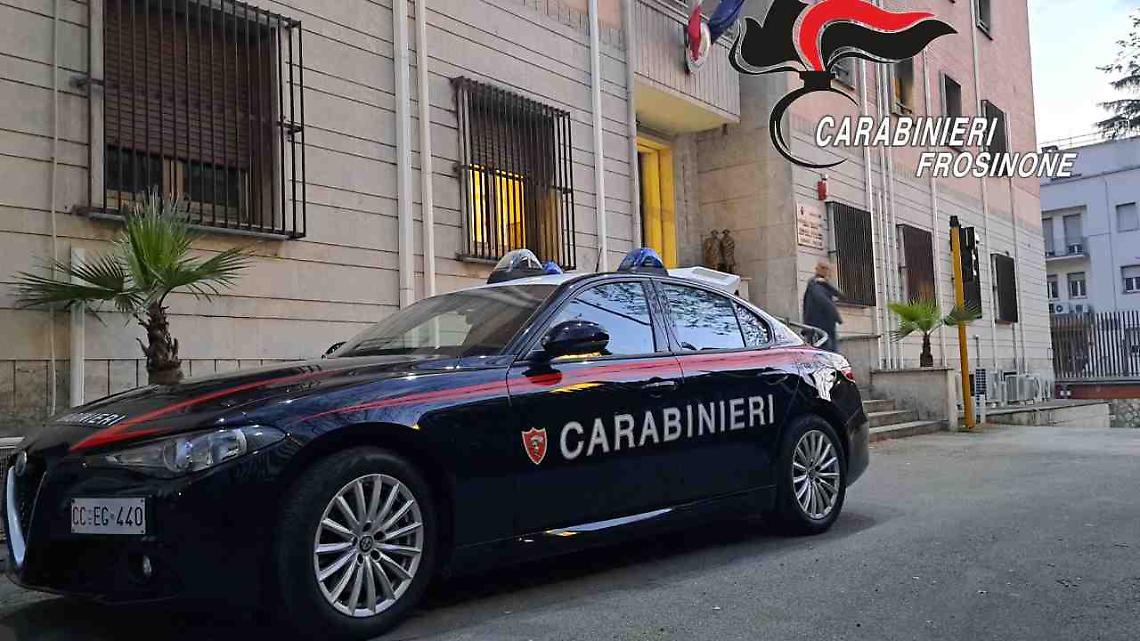 Ossessiona la sorella tra telefonate e insulti: scatta il braccialetto elettronico 