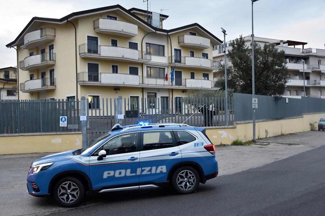Con la droga in un parcheggio: arrestati tre giovani