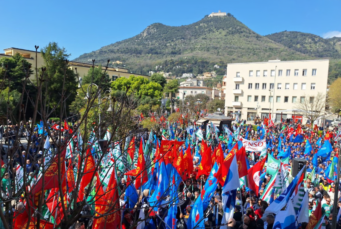 Tutti in piazza per salvare il salvabile