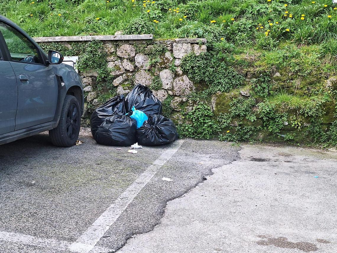 Controlli serrati contro l'abbandono dei rifiuti: individuato un uomo