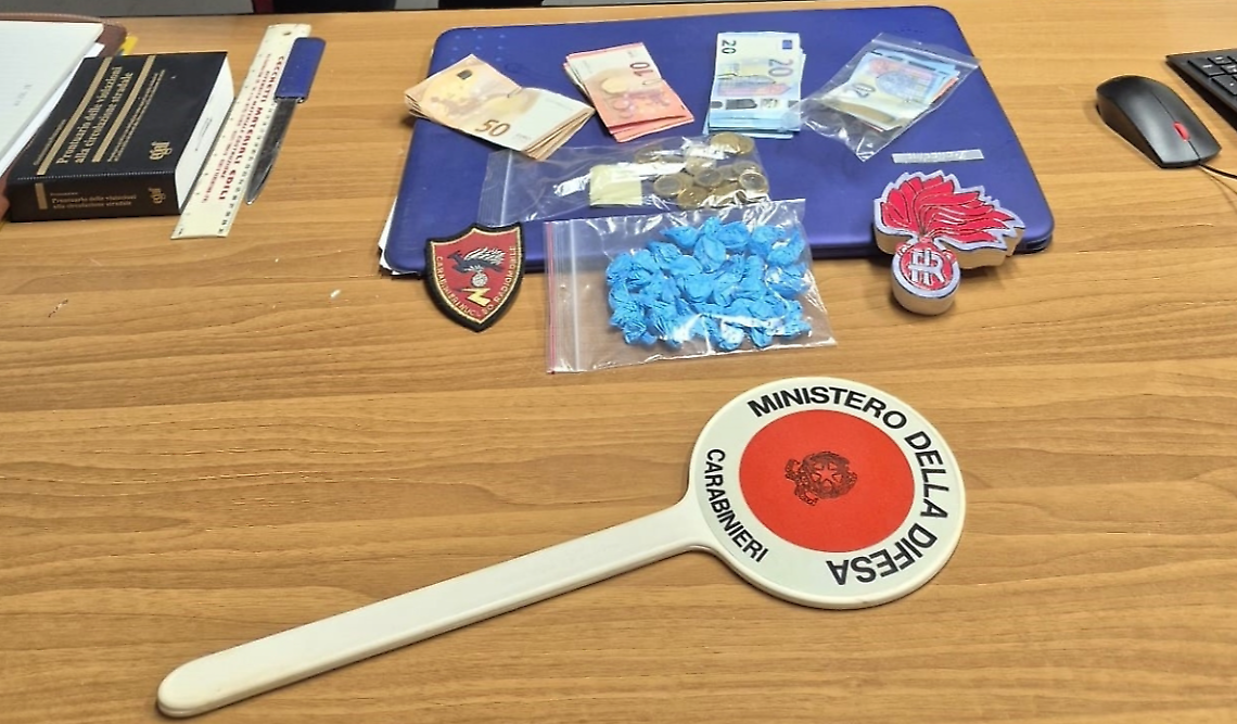 Sorpreso con la cocaina e soldi in contanti: arrestato un giovane albanese