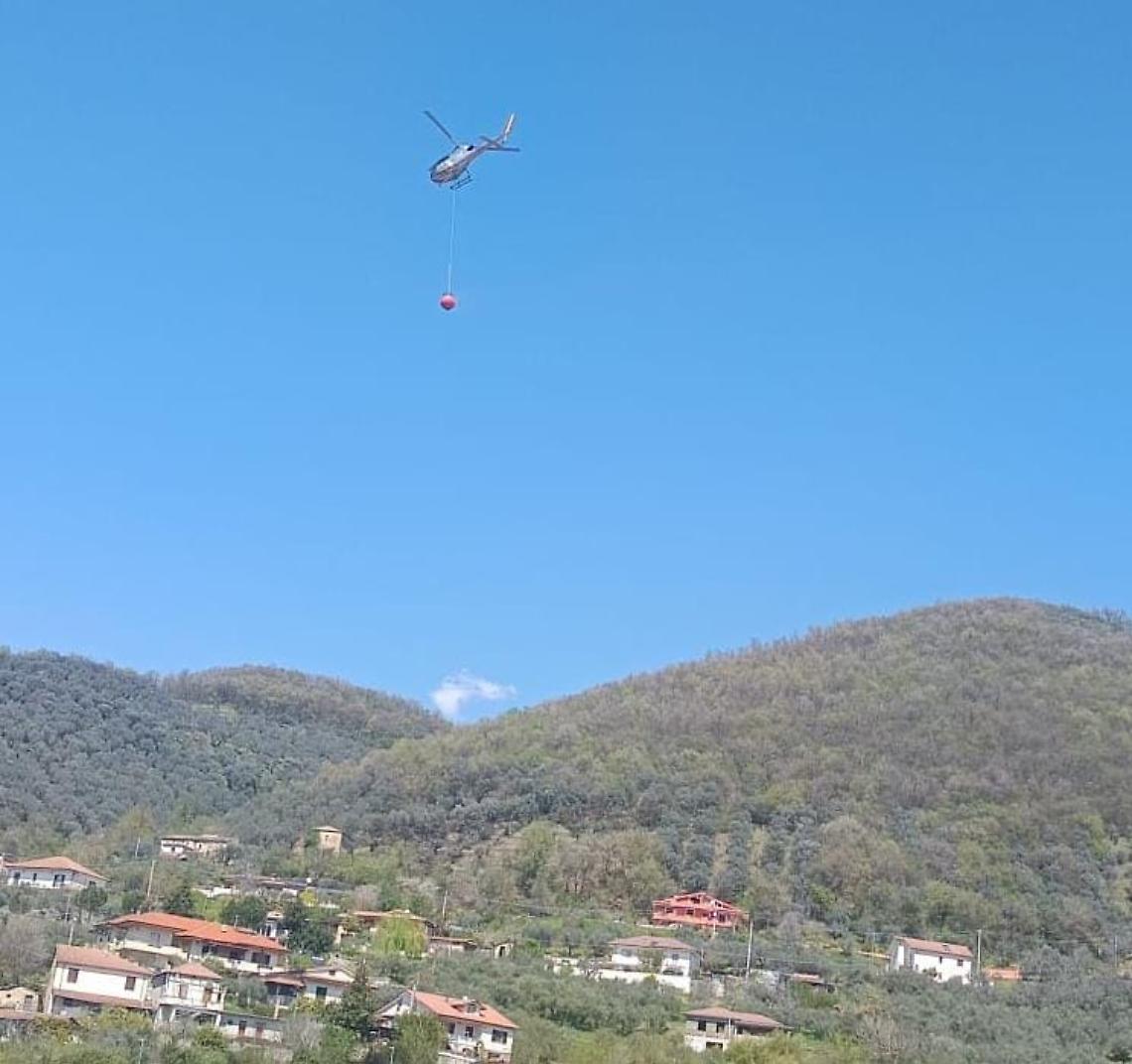 Incendio in localit&agrave; Pignataro: divampano le fiamme