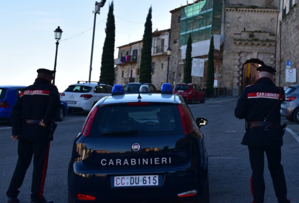 Non accetta la fine della relazione e la perseguita: scatta il braccialetto elettronico