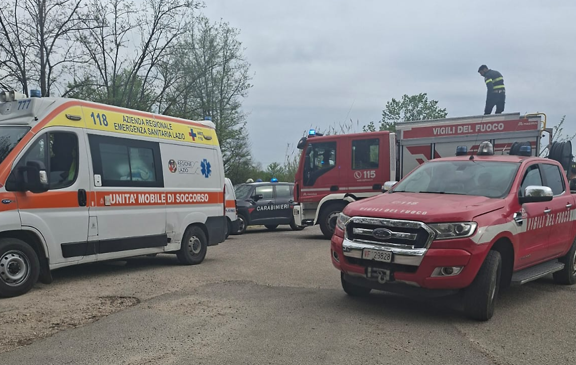 Finisce con l'auto nel torrente lungo la Casilina