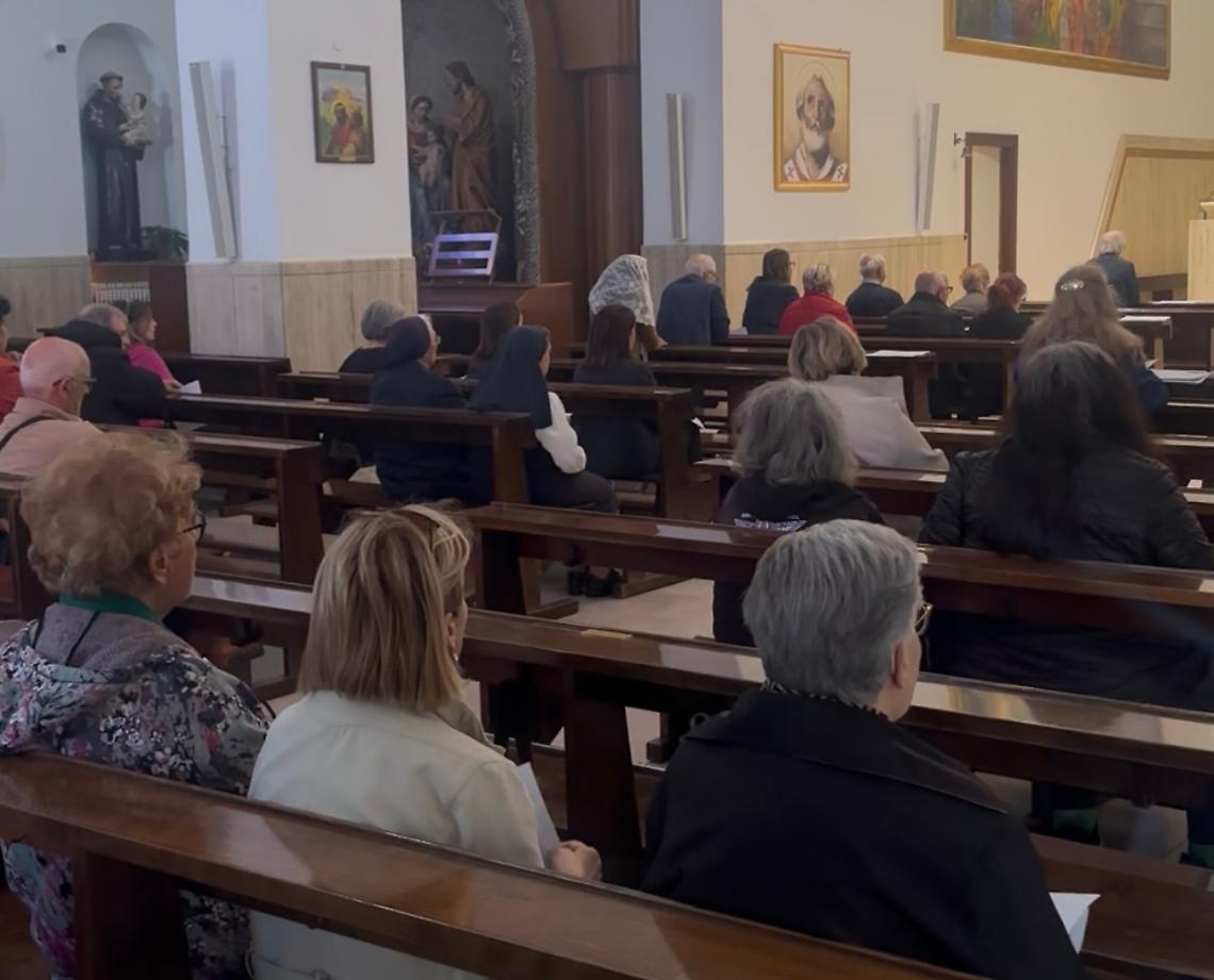 Le comunit&agrave; rispondono. Tanti fedeli in preghiera