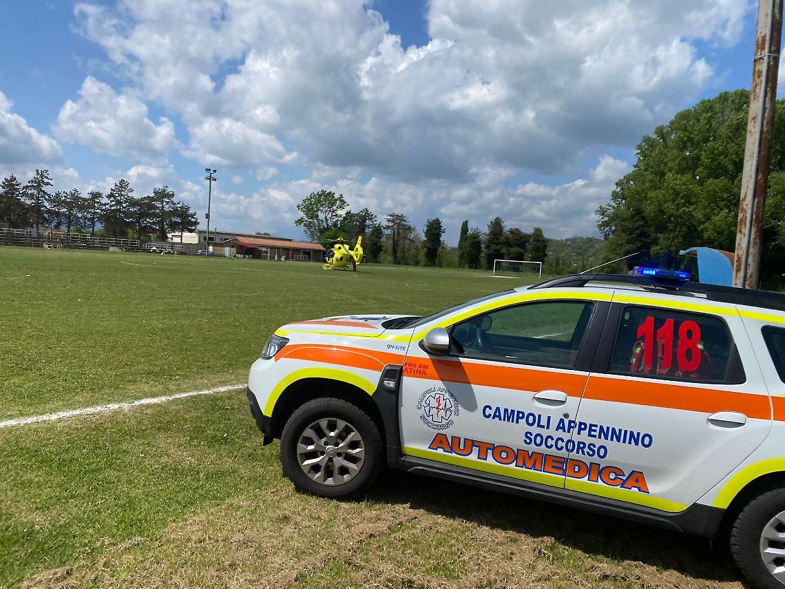 Quarantenne cade da una scala: arriva l'eliambulanza