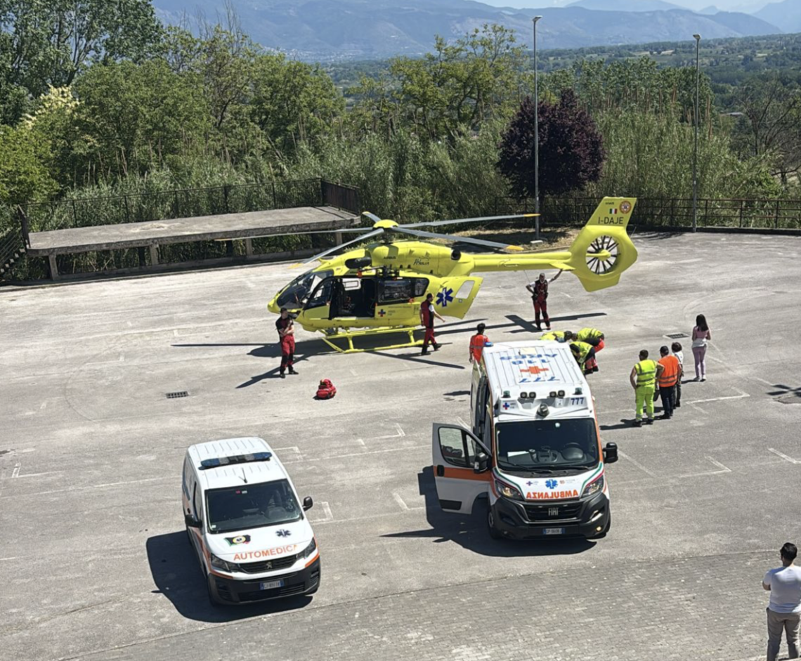 Colpito da un albero, quarantunenne a Roma in eliambulanza