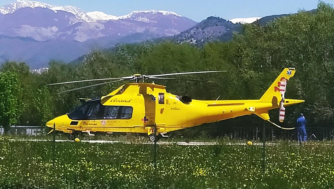 Sale sul tetto e cade da dieci metri: l'atroce fine di un operaio, morto sul colpo