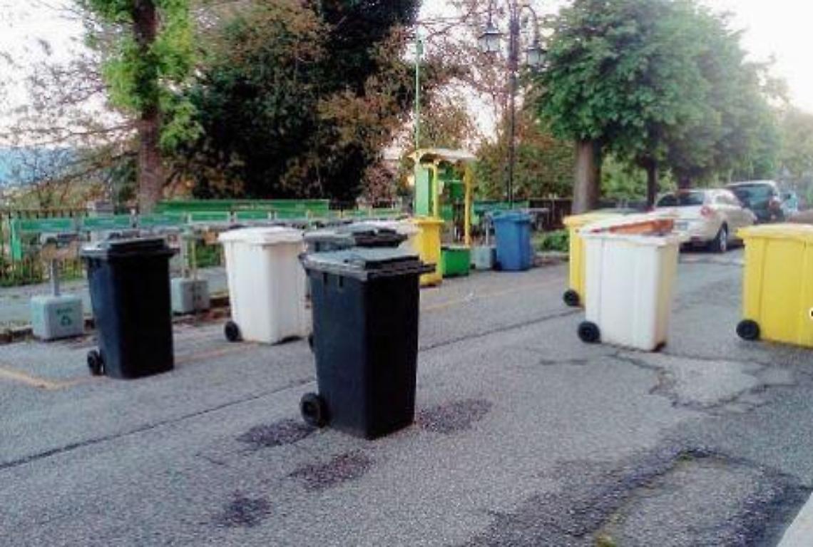 Raid vandalico e danni in pieno centro: i responsabili hanno le ore contate