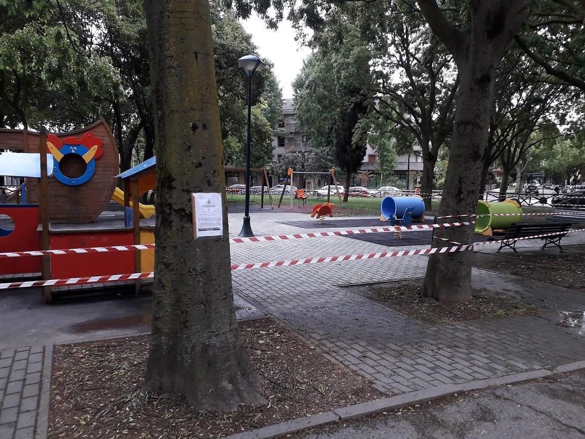 Parchi accessibili, ma aree gioco per i bambini ancora interdette