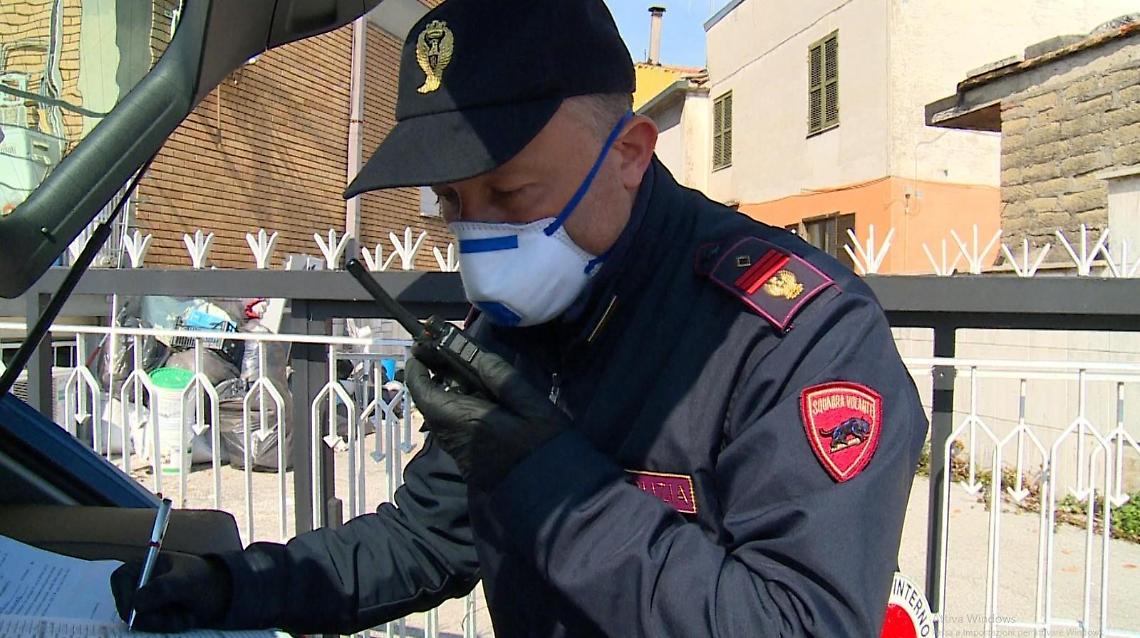Evade dai domiciliari per tre volte: beccato nella notte, finisce in carcere