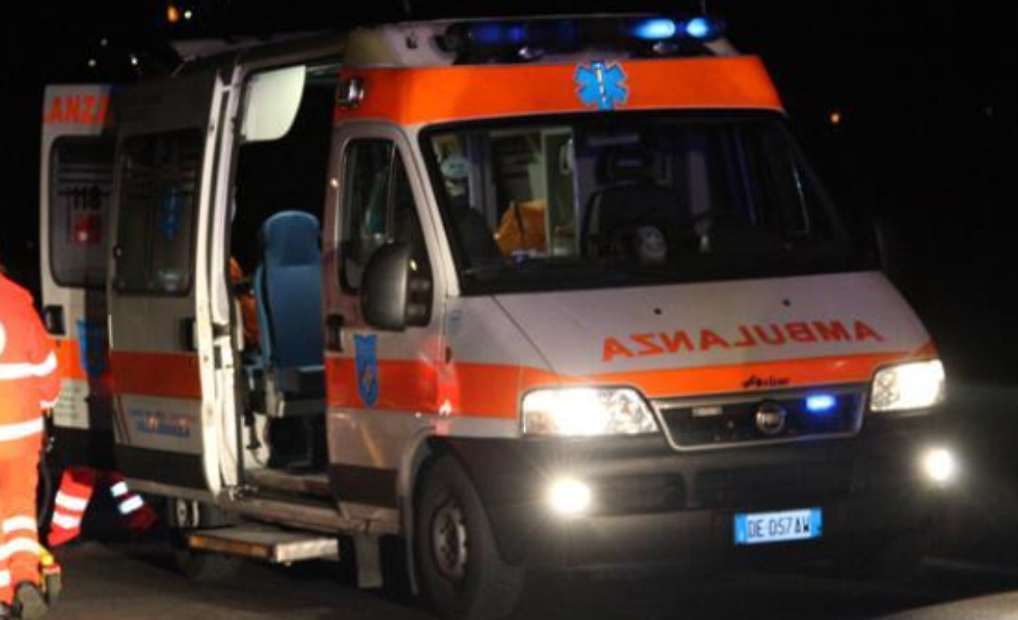 Schianto nella notte sulla Cassino-Formia: feriti gravemente madre e figlio
