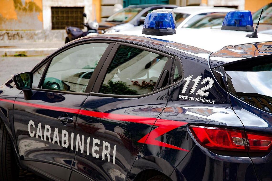 Si introduce nel deposito di una ditta e ruba carburante: scoperto e denunciato