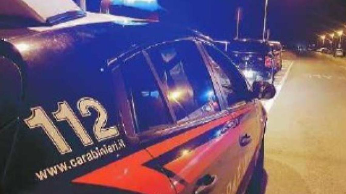 Tentano di rubare un'auto: colpo sventato dai carabinieri e ladri in fuga