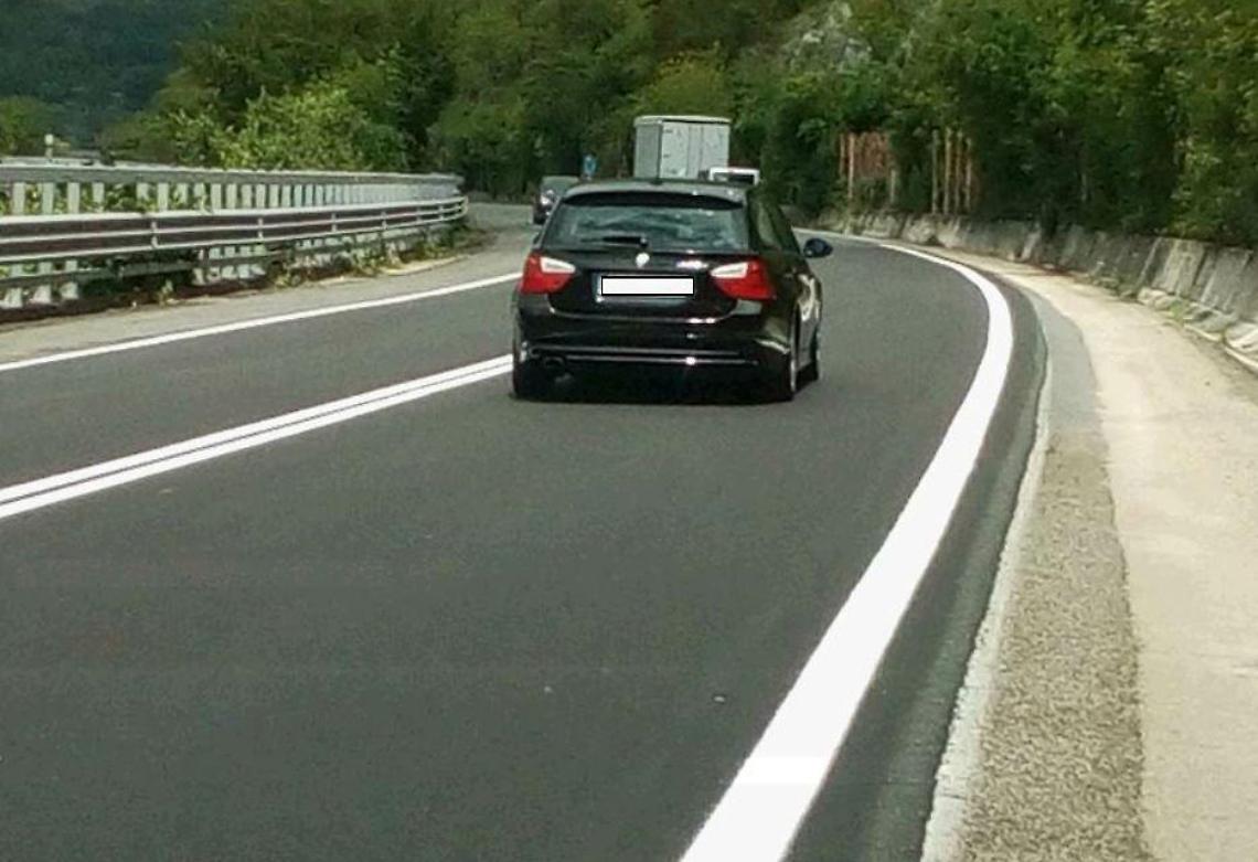 Il caso, nuove strisce sulla superstrada: le corsie sono diventate più strette
