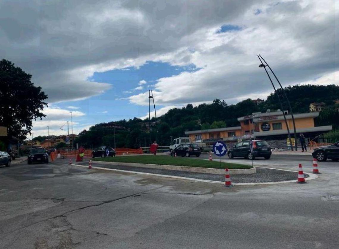 Ceccano, una città che "gira" in sicurezza: pronta la nuova rotatoria