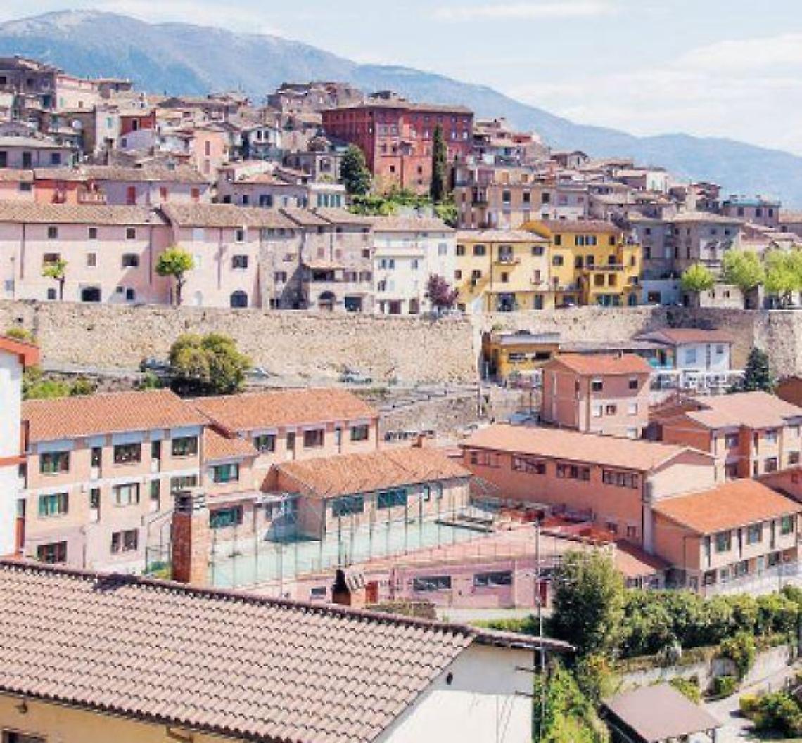 Risse, botte da orbi e assembramenti: la movida diventa violenta