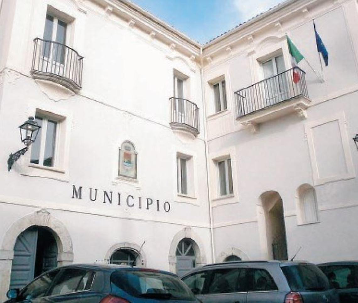 Concessione di loculi cimiteriali, peculato: indagati due dipendenti