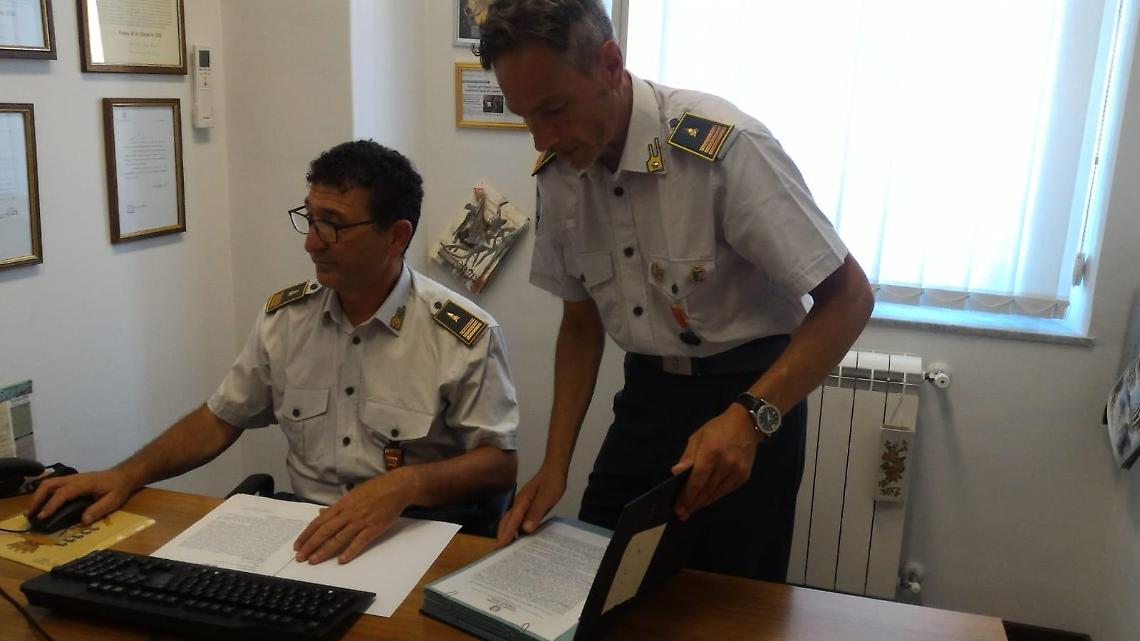 Oltre 50 lavoratori irregolari in un call center: maxi sanzione per il datore di lavoro