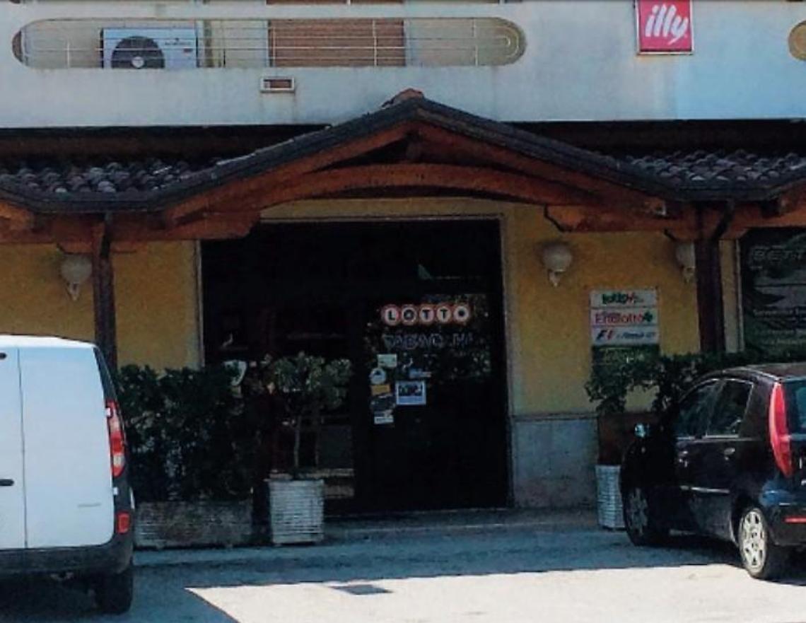 La banda delle tabaccherie colpisce ancora: saccheggiato il bar Pierino