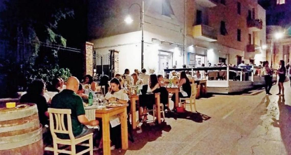 Terrazza del Belvedere, buona la prima: tanta la gente nel centro storico