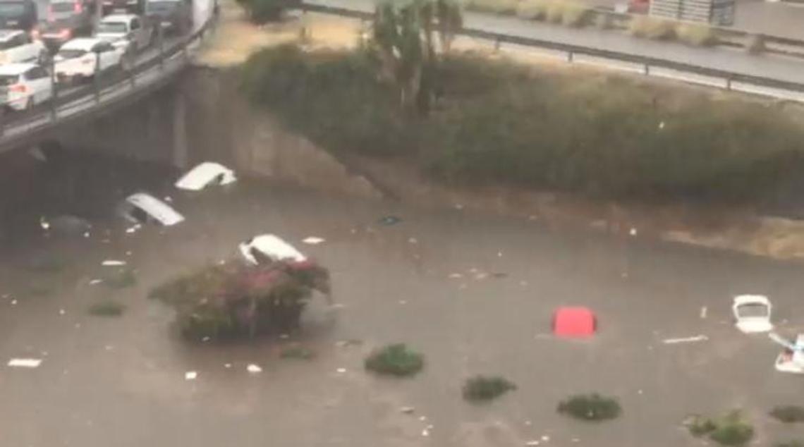 [VIDEO] Terrificante bomba d'acqua su Palermo: due morti in un sottopasso, città in ginocchio