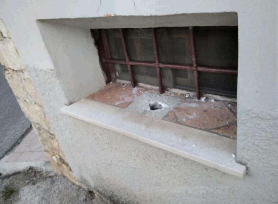 Tentano il furto in chiesa ma fanno rumore. I vicini si svegliano e li mettono in fuga