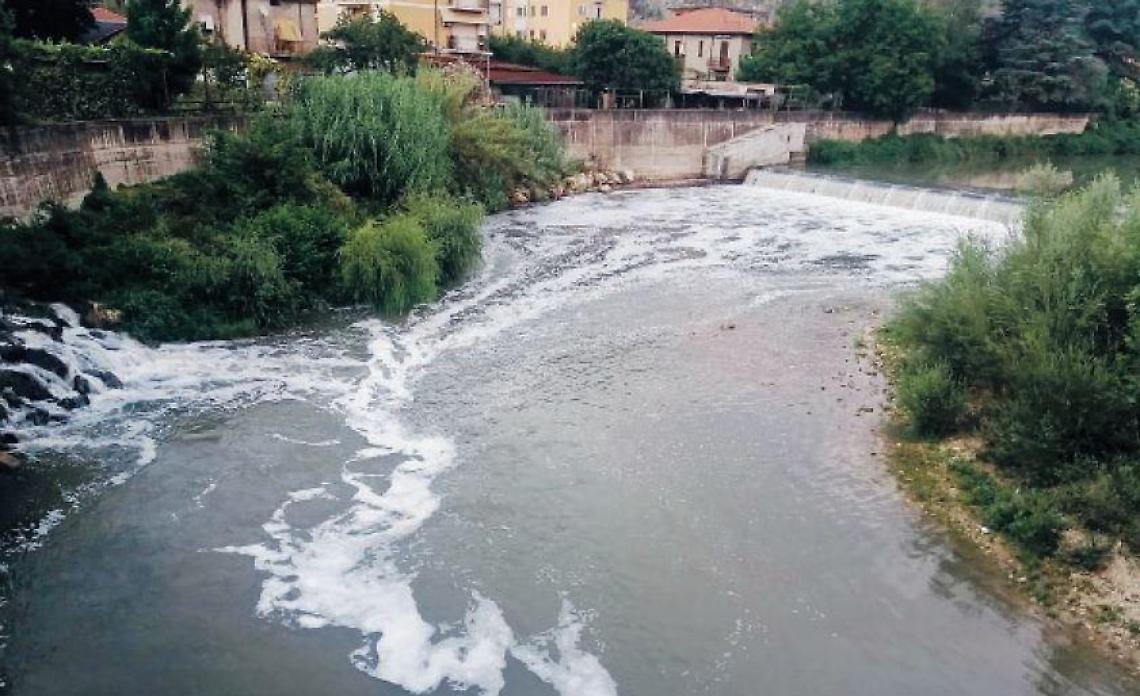 Inquinamento fiume Liri, non si placa l'allarme. Nuovi prelievi dell'Arpa