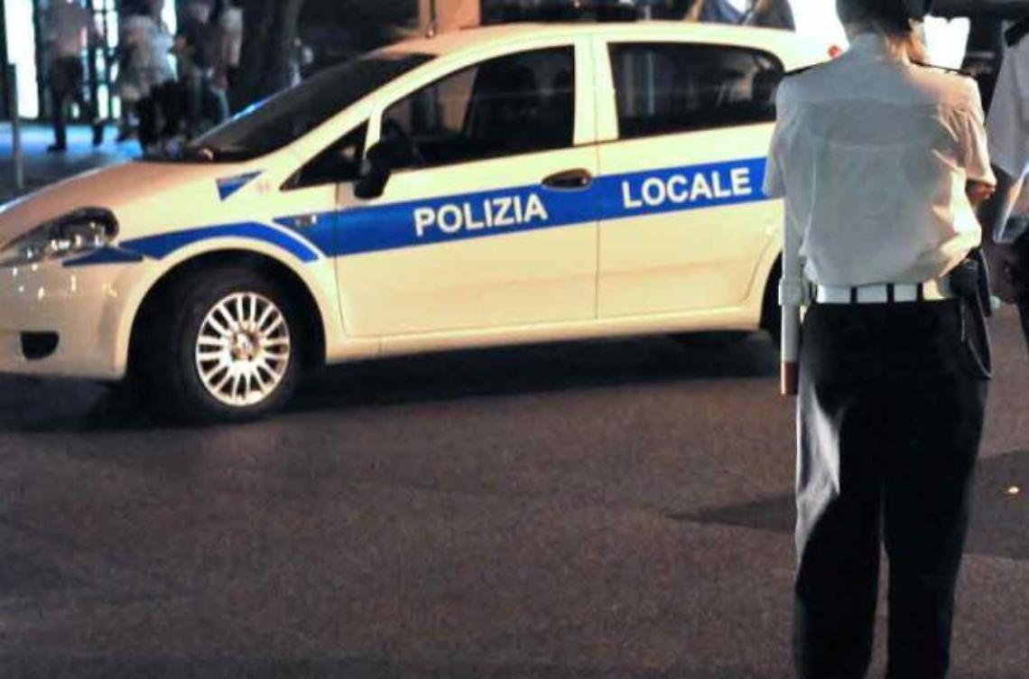 Prodotti ittici, controlli a tappeto: venditore si dà alla fuga per evitare guai