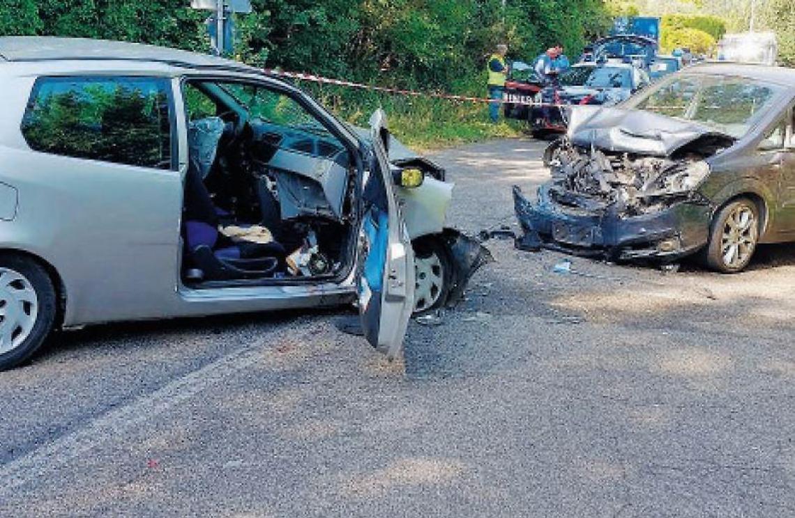 Incidente frontale senza scampo: così Antonia è morta accanto al marito