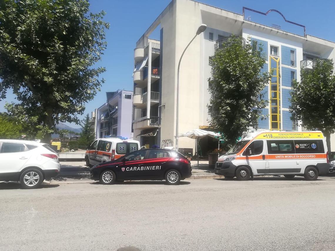 Furibonda lite in frutteria: dipendente ferito con un coltello