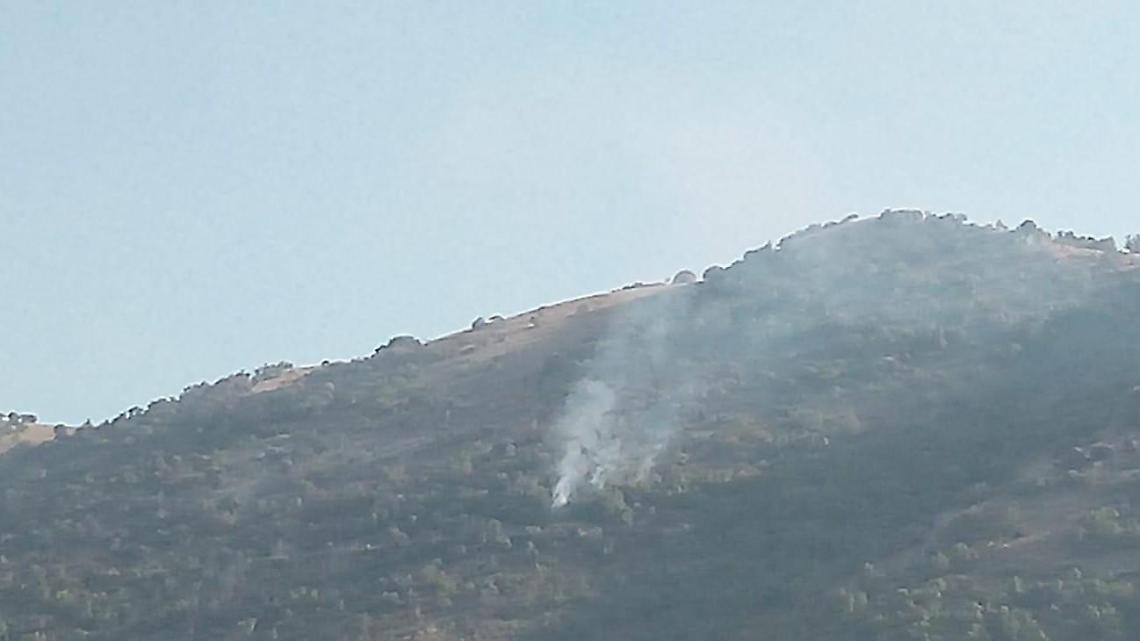 Porciano assediata dalle fiamme: in fumo bosco e bassa vegetazione