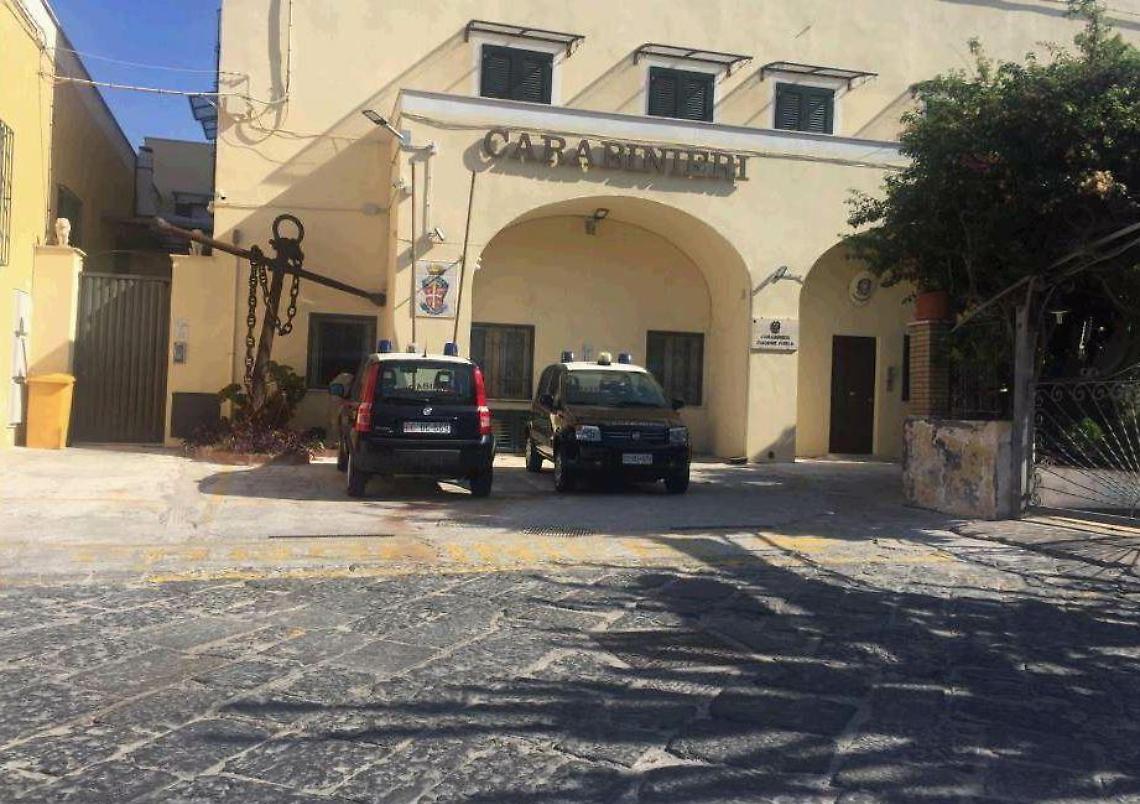 Morte a Ponza, il giovane ha una ferita alla testa: lavorava in un locale dell'isola