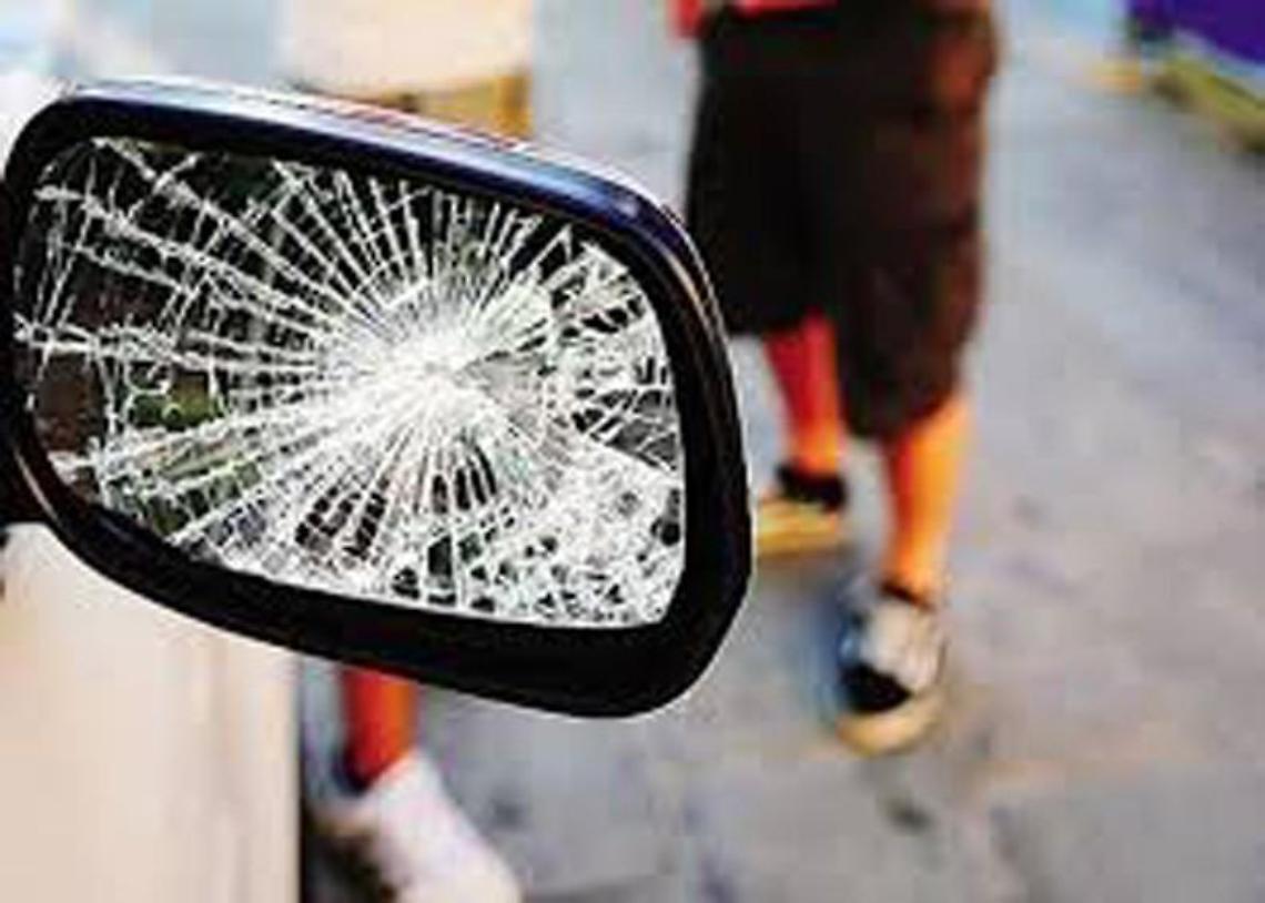 Truffa dello specchietto, simulano un incidente per 100 euro: beccati due campani