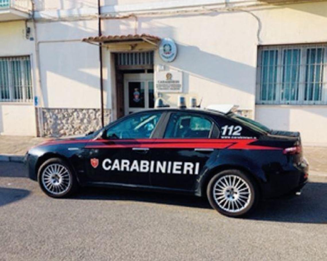 Droga, soldi e auto rubate: una coppia finisce in manette