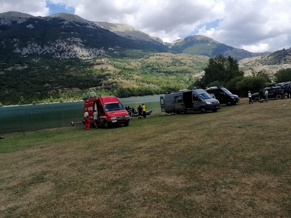 Papà inghiottito dal lago: fissati i funerali di Costantin. Comunità in lutto