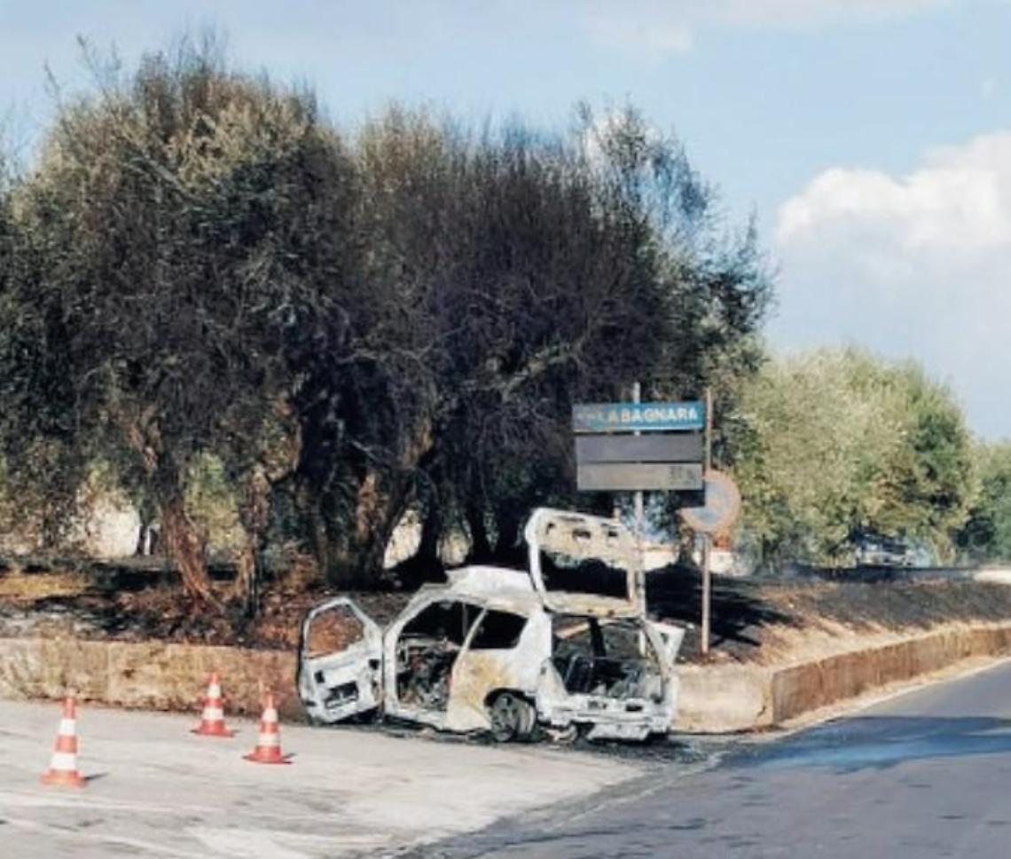 Con l'auto contro un muro: cinquantottenne si aggrava, ora è in prognosi riservata