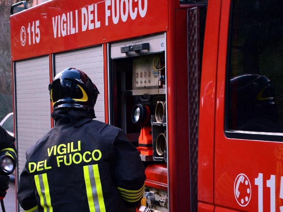 Bruciano sterpaglie ma mandano a fuoco gli uliveti vicini: tre denunciati