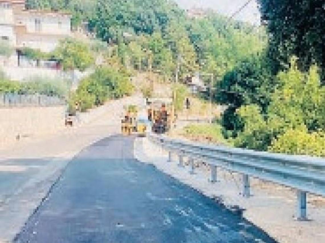 Strada crollata per il maltempo: lavori ultimati in entrambi i sensi