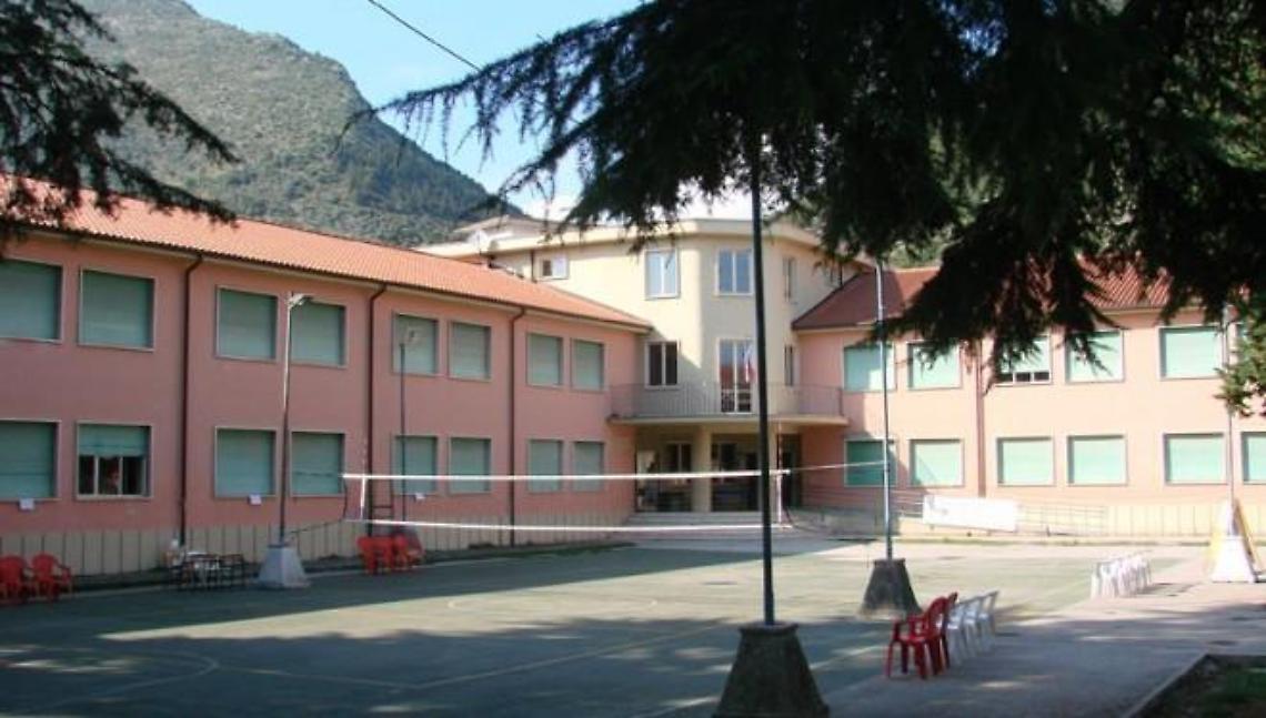 Sora, scuola di San Rocco: i genitori si lamentano. Soluzione solo a metà