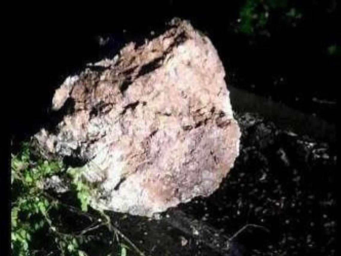 S. Andrea, caduta massi: disagi per la strada chiusa. Gli amministratori rassicurano
