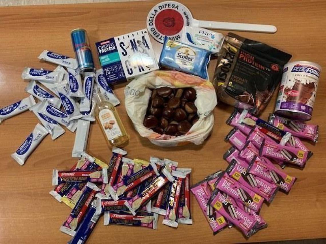 Ladra amante della linea... beccata a rubare cibo per sportivi: arrestata