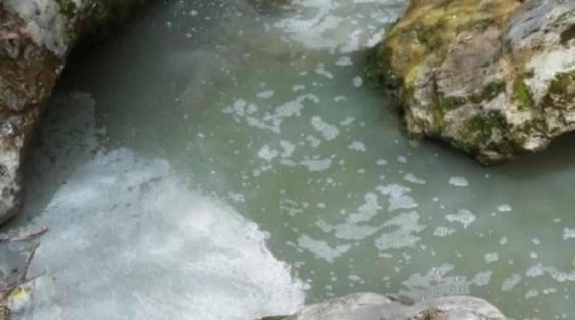Cassino, sversamenti nel torrente a Caira: È protesta e allarme ambientale
