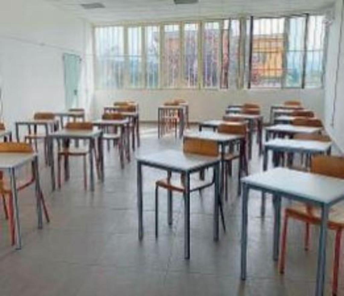 Cassino, arrivano i banchi. Istituto “covid free” e termometro all'ingresso